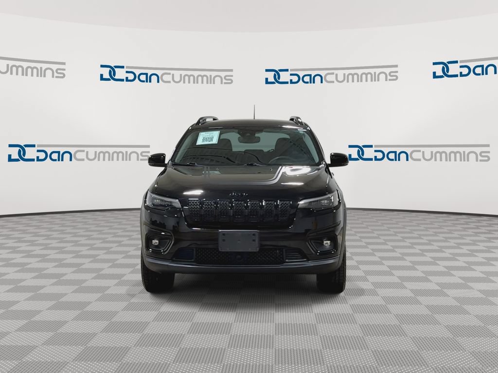 Used 2022 Jeep Cherokee Latitude AWD/4WD image 3