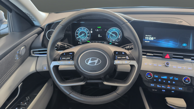 Certified 2025 Hyundai Elantra Limited FWD image 16