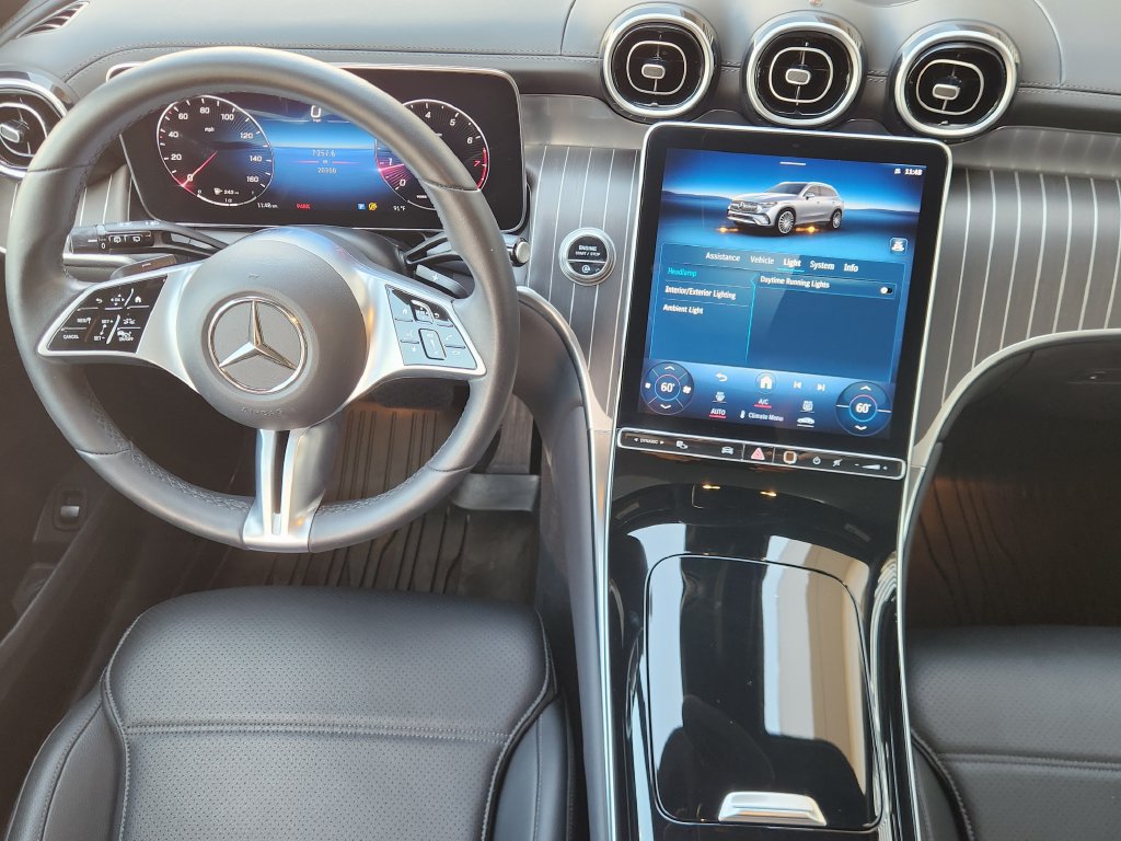 Used 2024 Mercedes-Benz GLC 300 4MATIC image 27