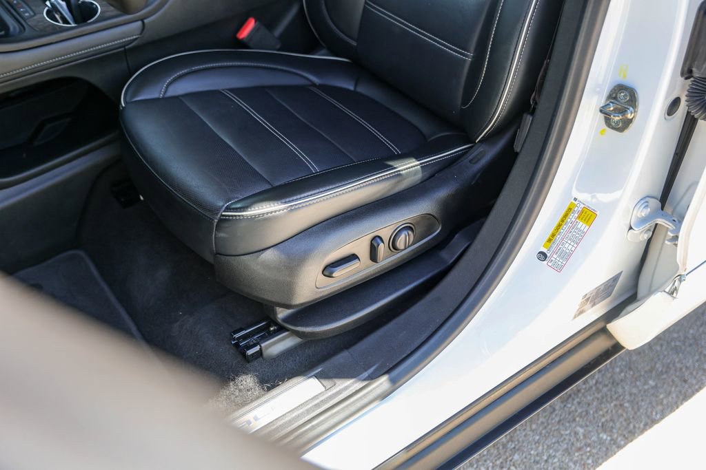 Used 2022 GMC Acadia Denali w/ Denali Ultimate Package image 8