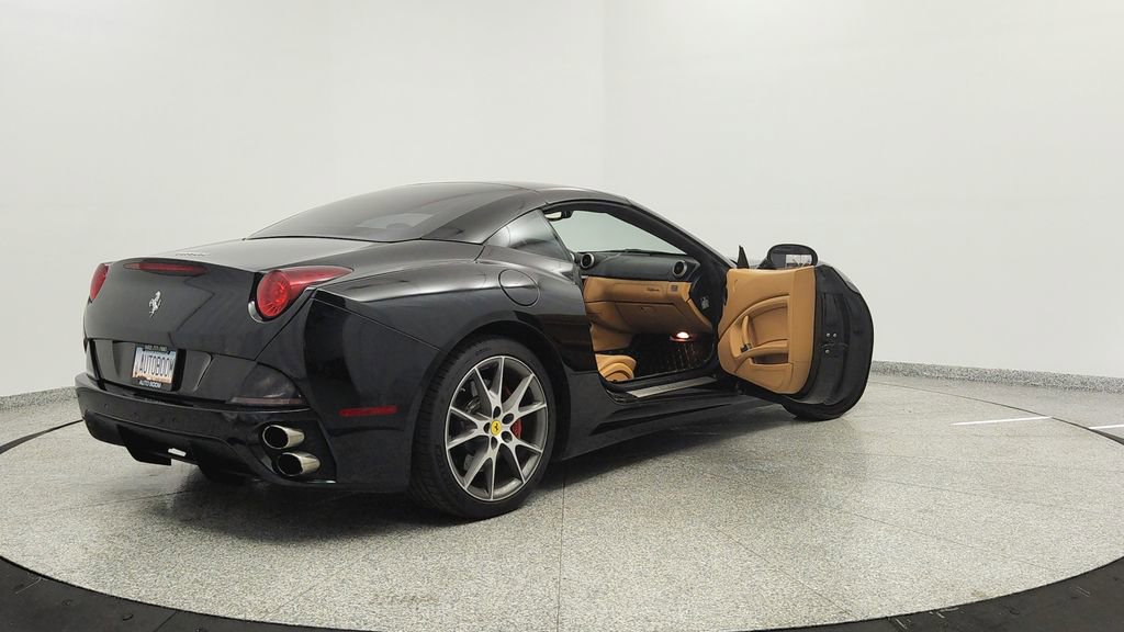 Used 2012 Ferrari California RWD image 11