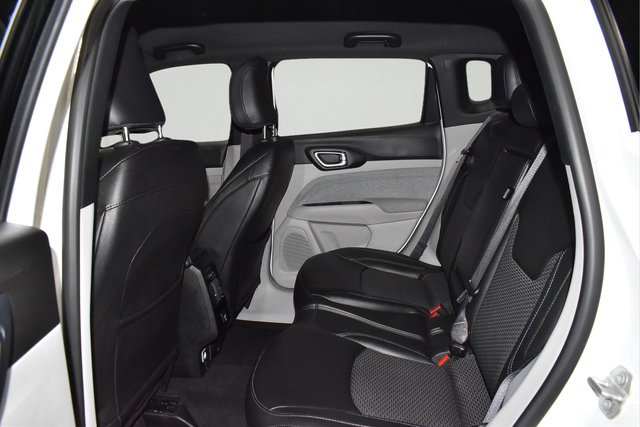 Certified 2024 Jeep Compass Latitude AWD/4WD image 23