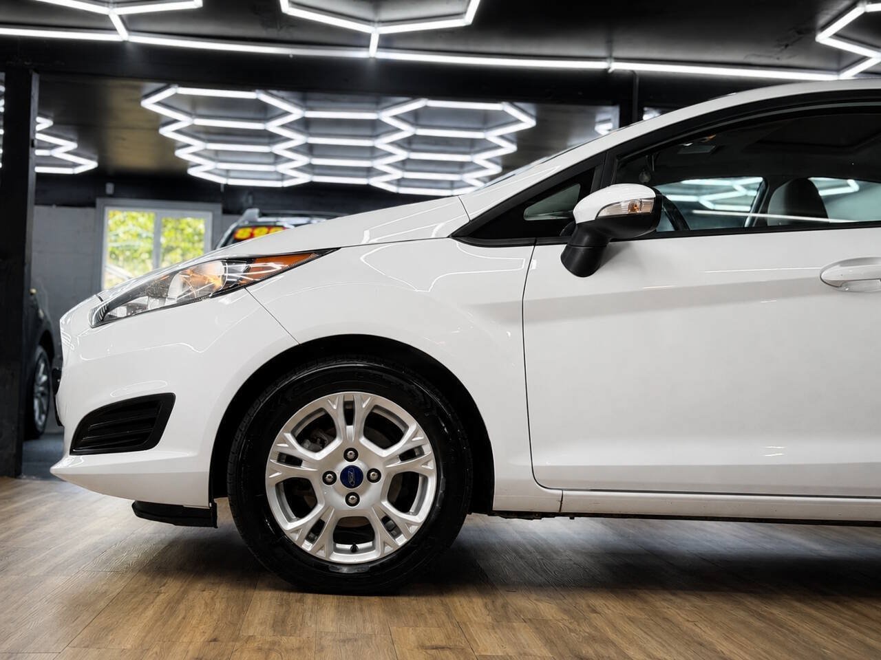 Used 2015 Ford Fiesta SE w/ Comfort Package FWD image 3