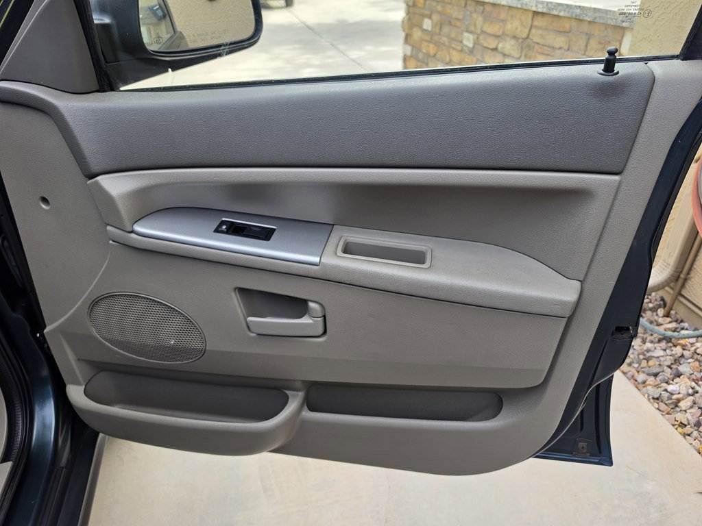 Used 2005 Jeep Grand Cherokee Laredo RWD image 29