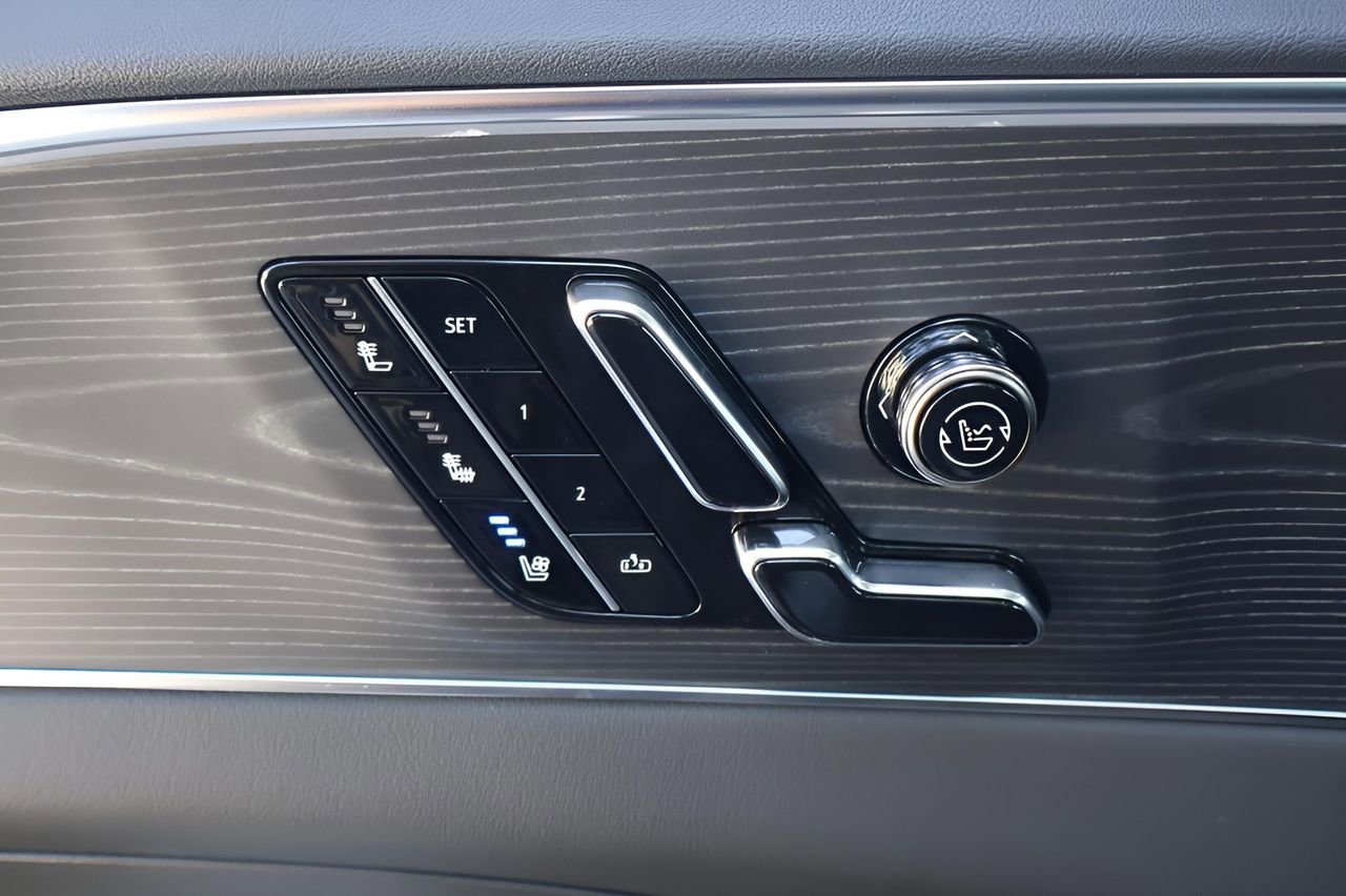 New 2026 Cadillac Lyriq V image 12