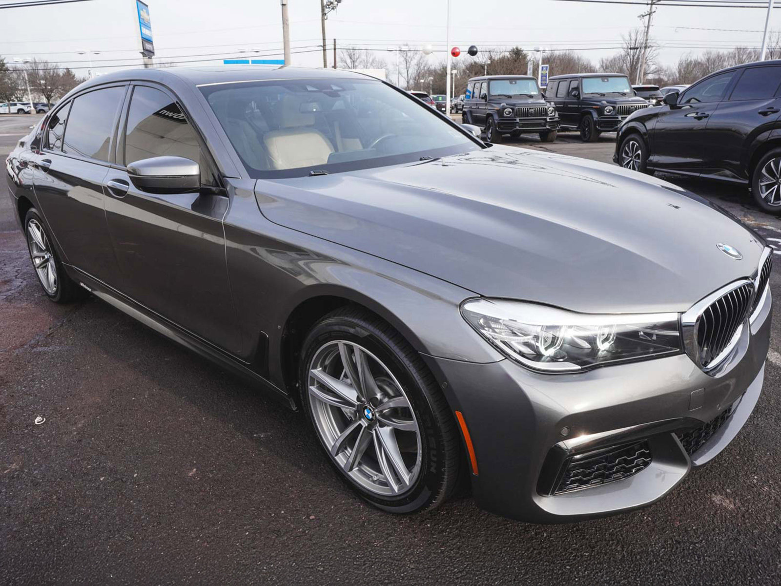 Used 2017 BMW 740i image 3