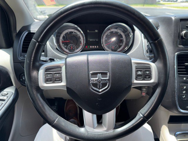 Used 2016 Dodge Grand Caravan SXT w/ Rear Park Assist Package FWD image 21