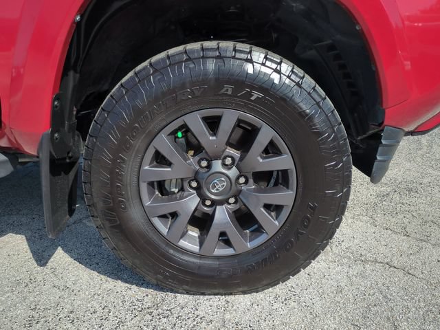 Used 2023 Toyota Tacoma SR5 AWD/4WD image 11