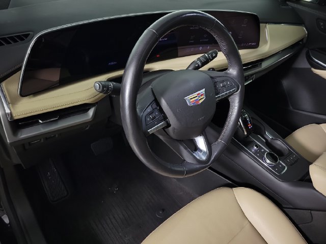 Used 2024 Cadillac XT4 Luxury w/ Cold Weather Package FWD image 21