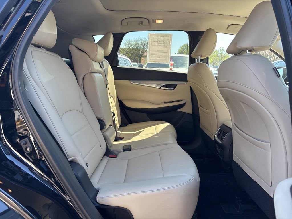 Used 2019 INFINITI QX50 Luxe w/ Navigation Package AWD/4WD image 18