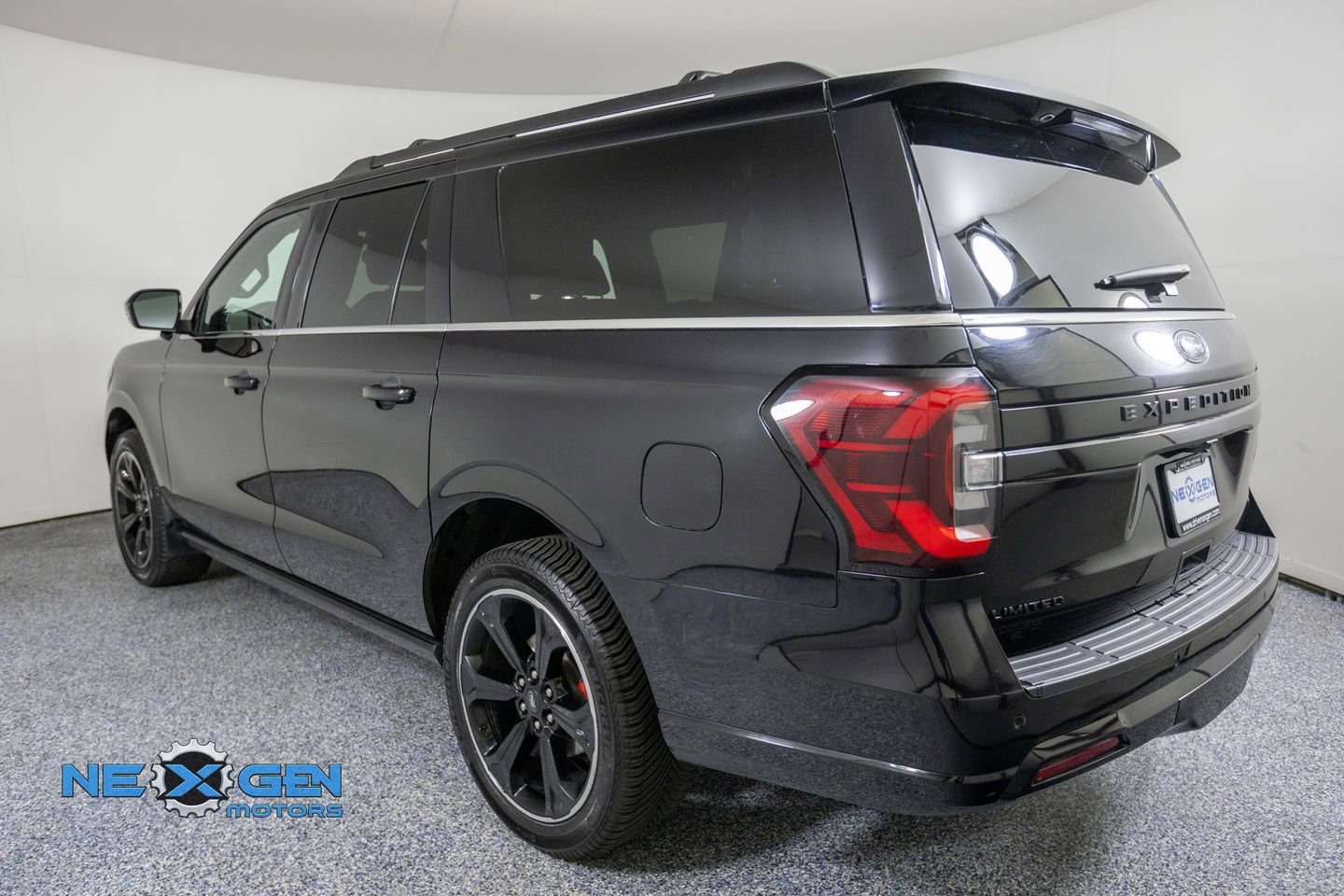 Used 2024 Ford Expedition Max Limited AWD/4WD image 5