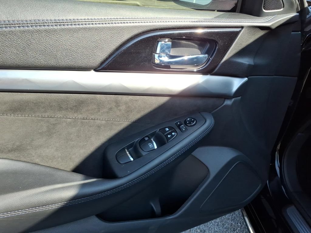 Used 2016 Nissan Maxima SR w/ Interior Lighting Package FWD image 3