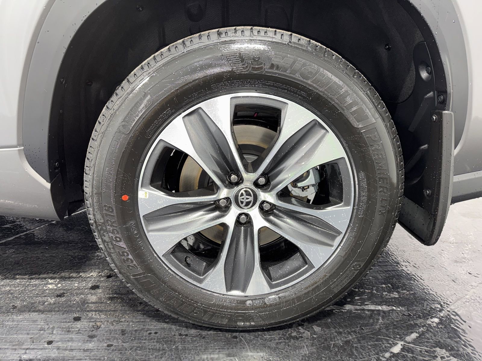 New 2026 Toyota Highlander XLE image 7