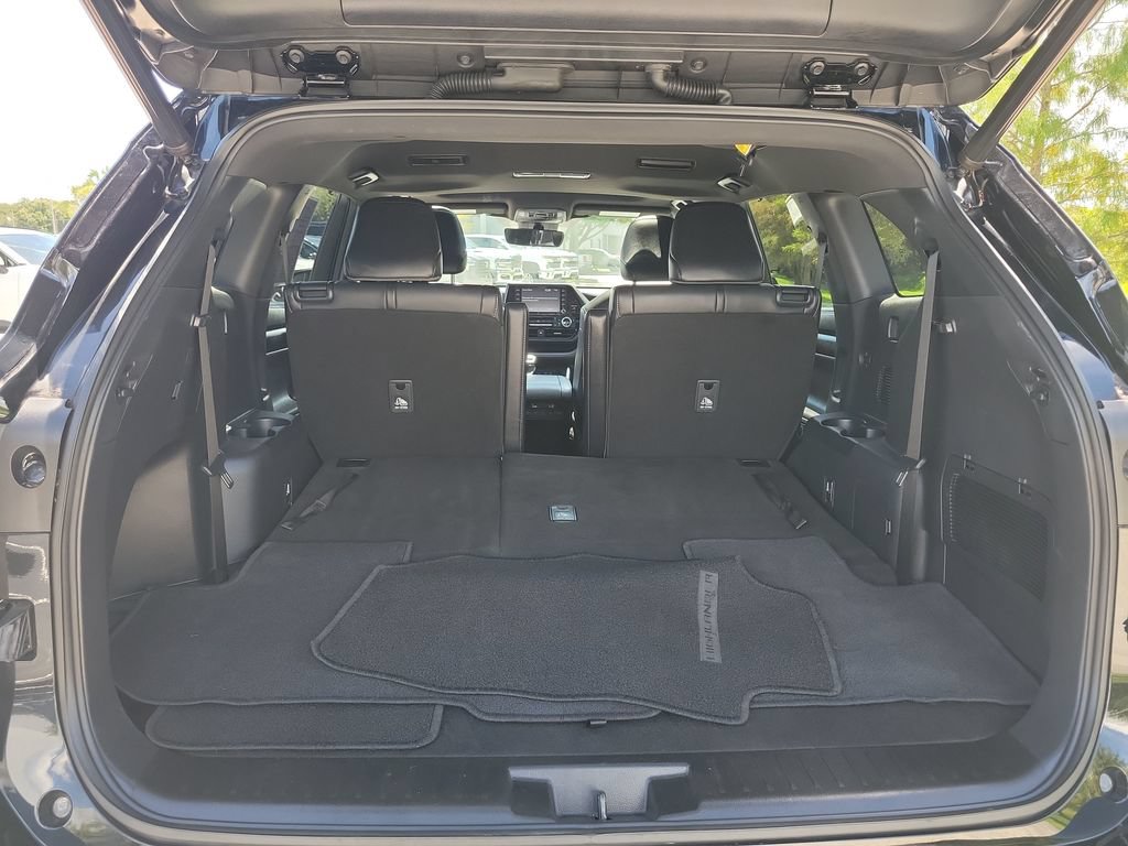Certified 2021 Toyota Highlander XSE FWD image 29