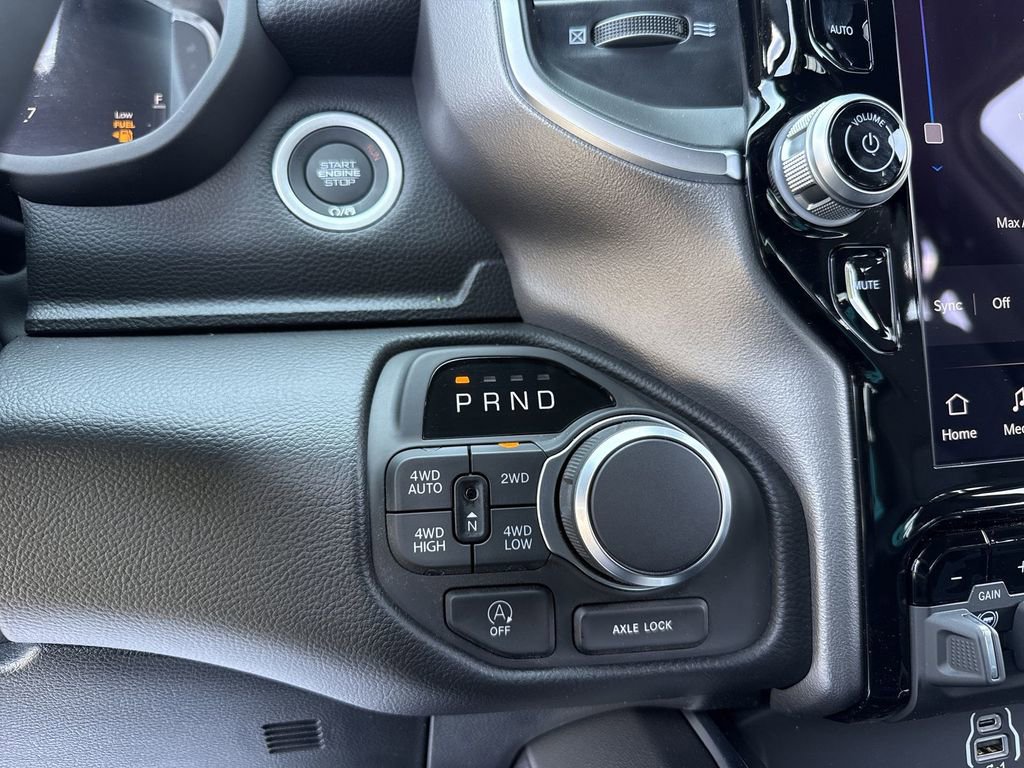 New 2026 RAM 1500 Big Horn AWD/4WD image 18
