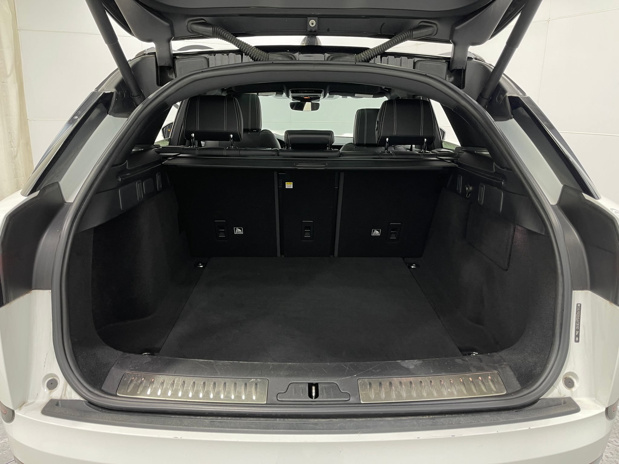 Used 2018 Land Rover Range Rover Velar R-Dynamic HSE AWD/4WD image 25