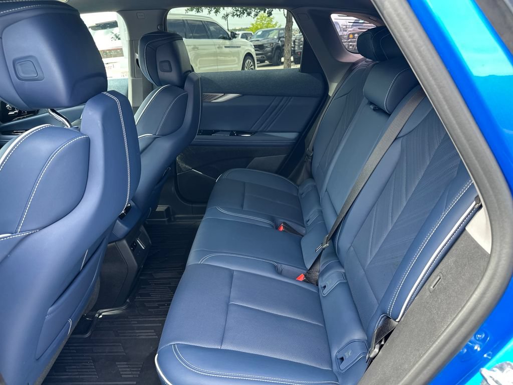 New 2025 Cadillac Optiq Luxury 2 w/ LPO, Floor Liner Package AWD/4WD image 39
