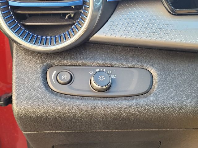 Used 2025 Chevrolet Trax LT w/ LT Convenience Package image 25