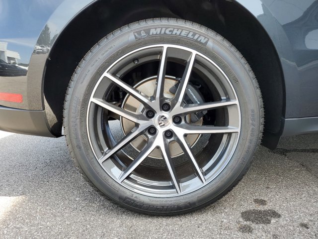 Used 2025 Porsche Macan image 13