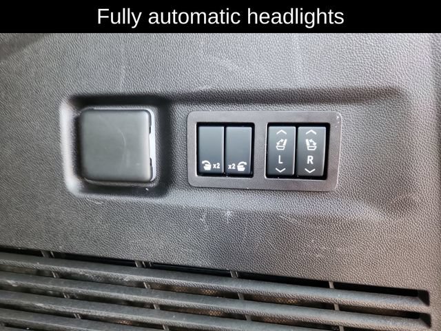 Used 2025 Chevrolet Suburban High Country AWD/4WD image 34
