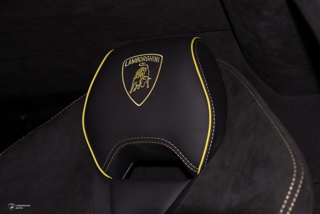 Used 2024 Lamborghini Huracan Sterrato image 32