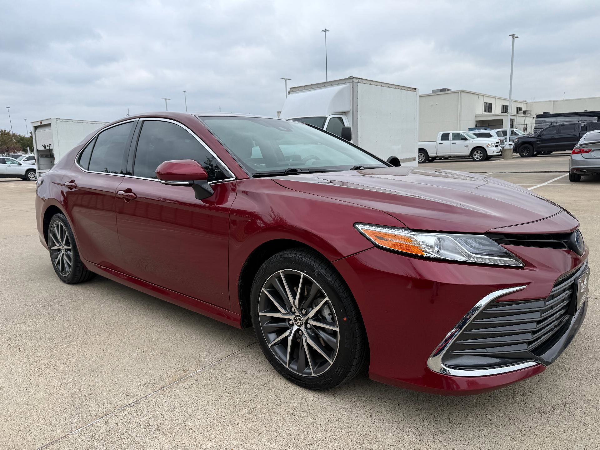 Used 2022 Toyota Camry XLE image 2