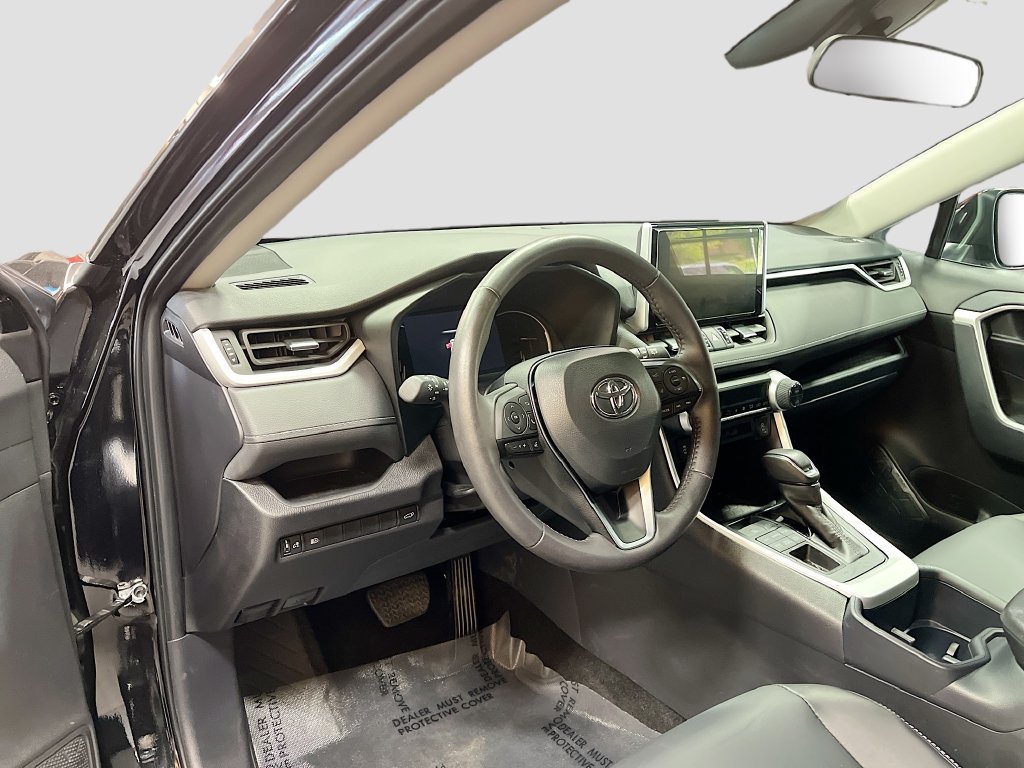 Used 2025 Toyota RAV4 XLE Premium AWD/4WD image 9
