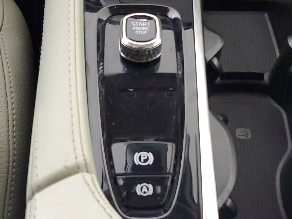 Certified 2023 Volvo XC90 B5 Plus w/ Protection Package Premier AWD/4WD image 38