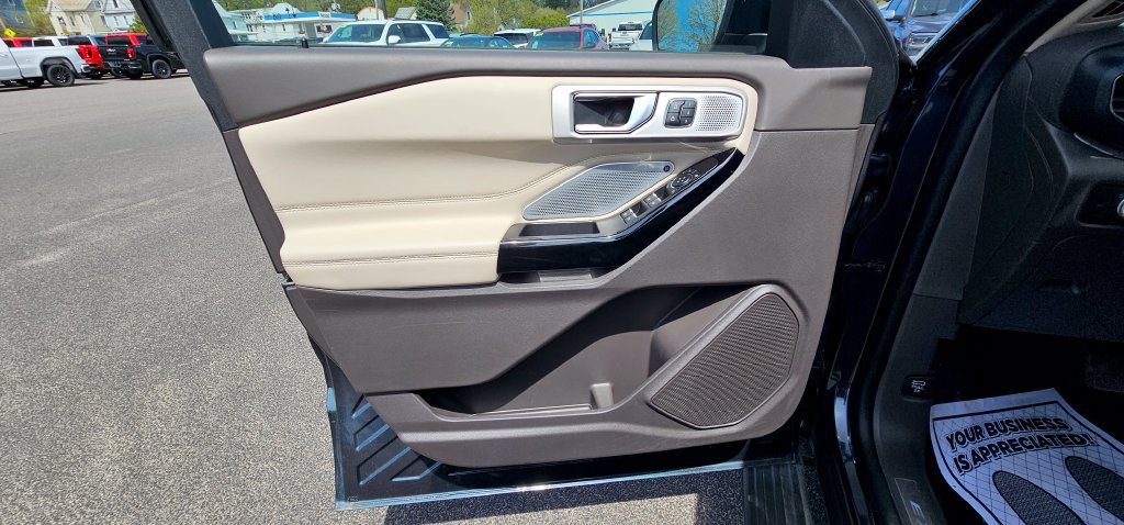 Used 2022 Ford Explorer Platinum AWD/4WD image 12