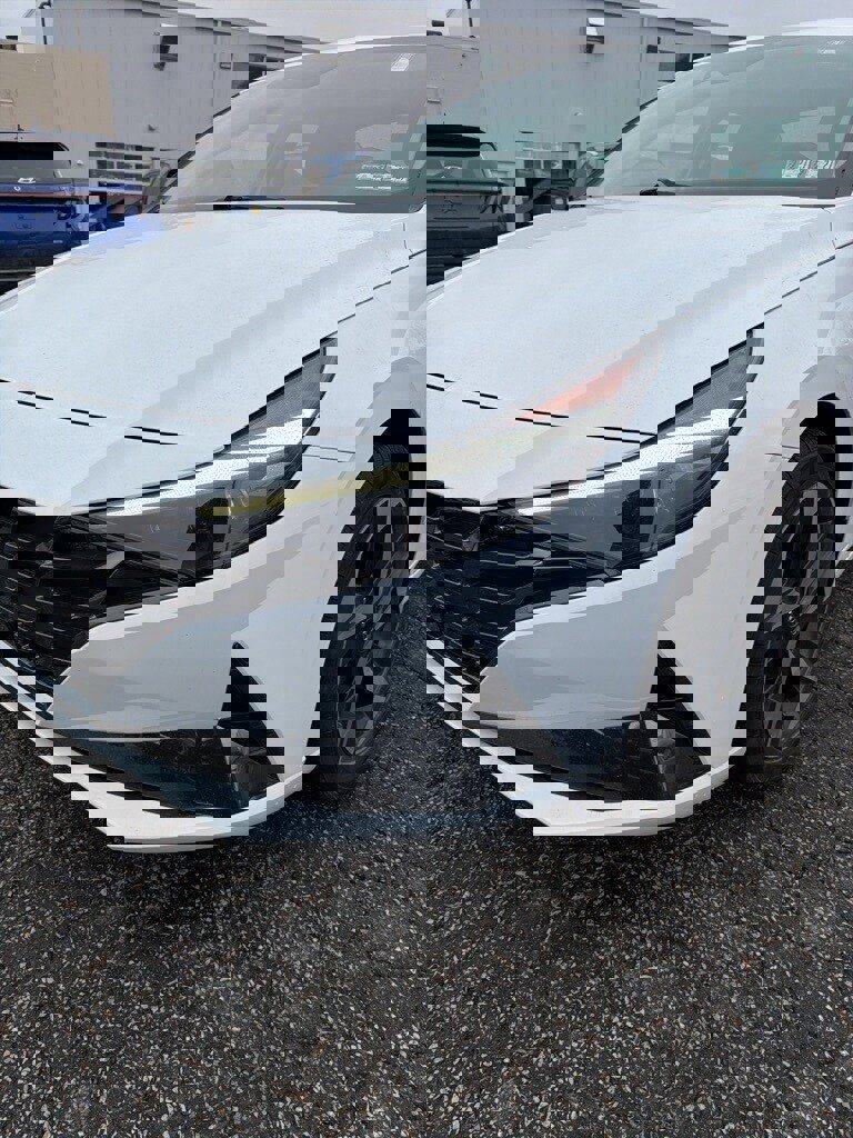 Certified 2022 Hyundai Elantra Limited image 9