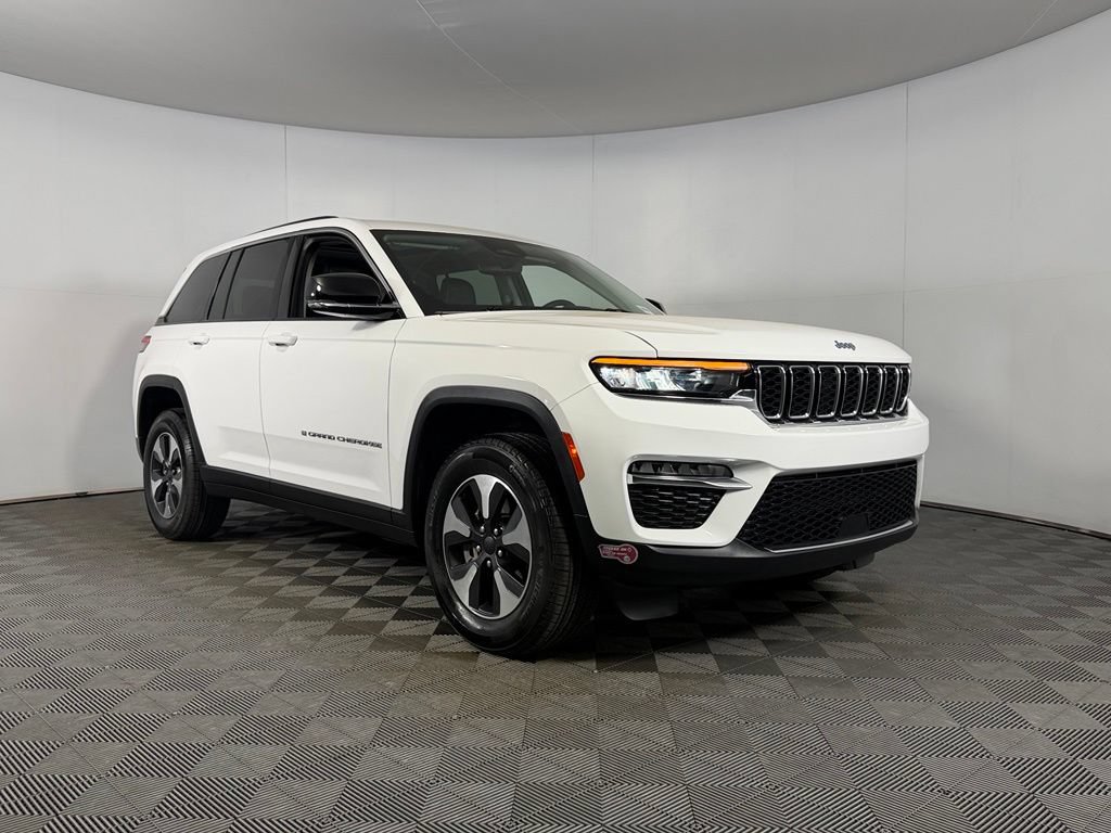 Used 2023 Jeep Grand Cherokee 4WD 4xe image 4