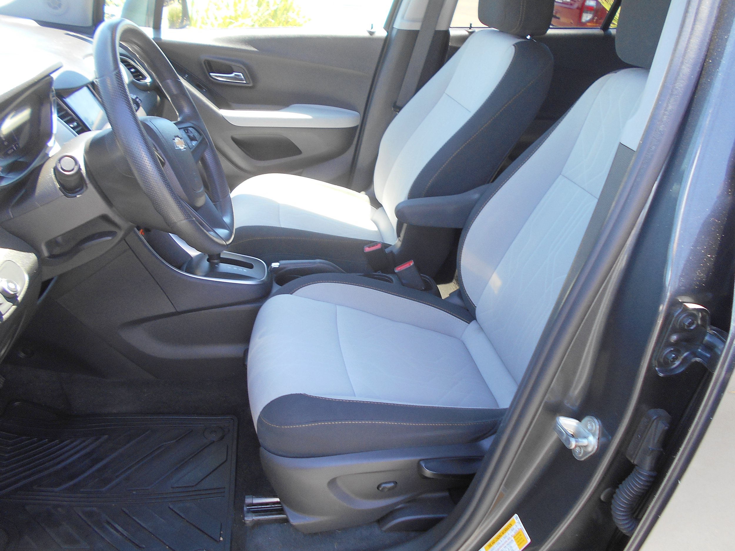 Used 2020 Chevrolet Trax LT FWD image 10