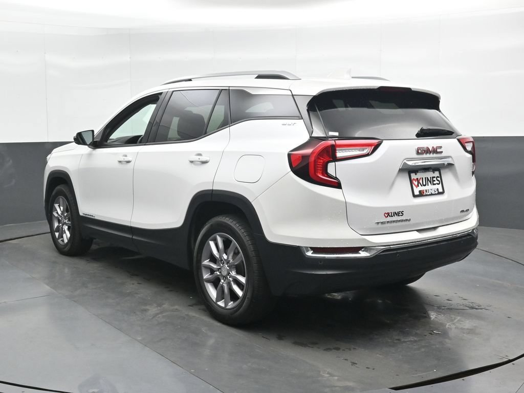 Used 2024 GMC Terrain SLT w/ Infotainment Package II AWD/4WD image 9