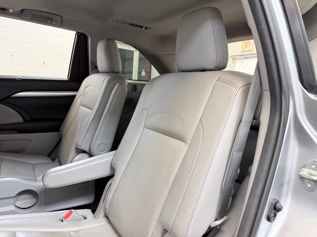 Used 2015 Toyota Highlander XLE AWD/4WD image 23