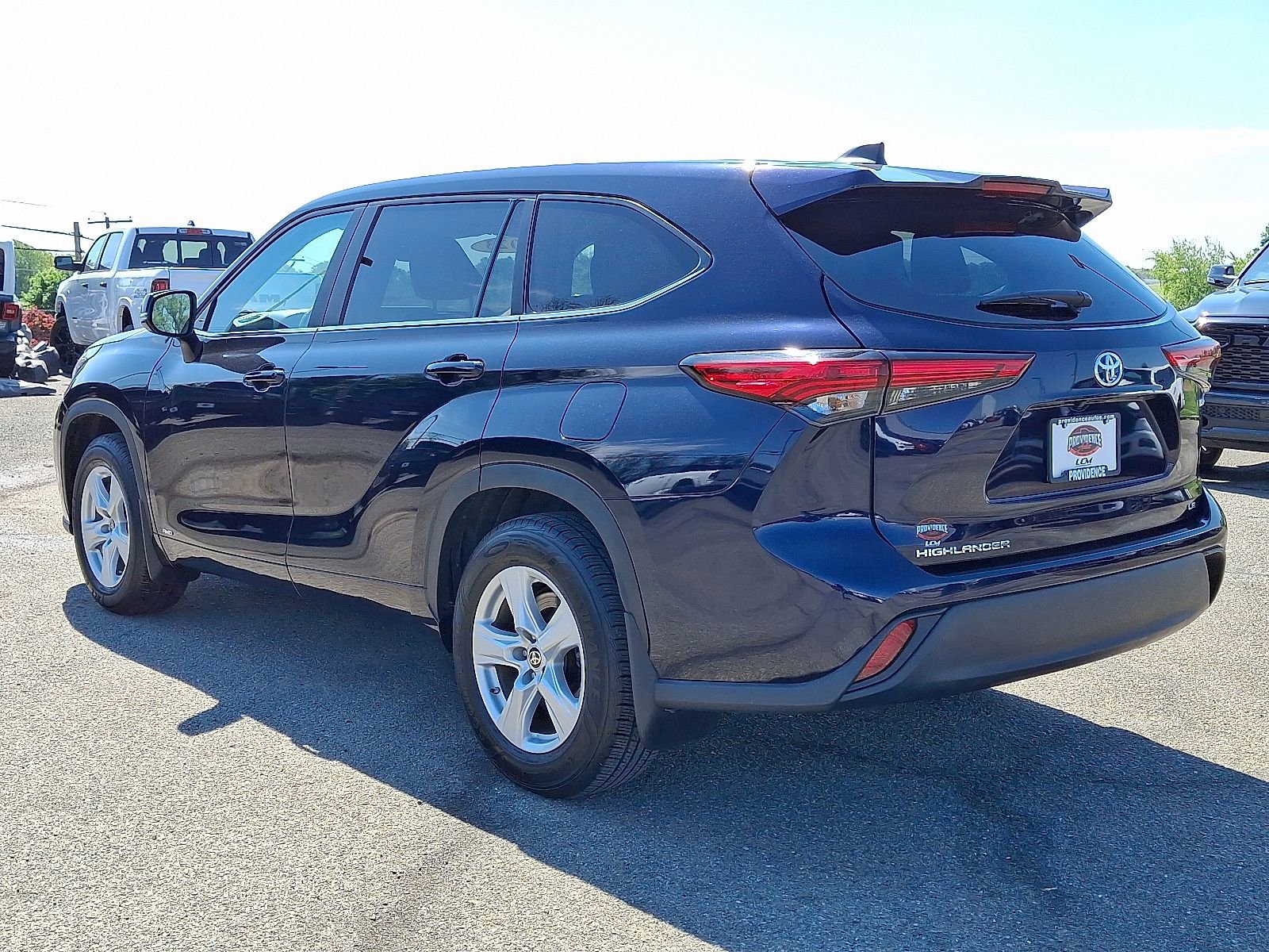 Used 2023 Toyota Highlander LE AWD/4WD image 5