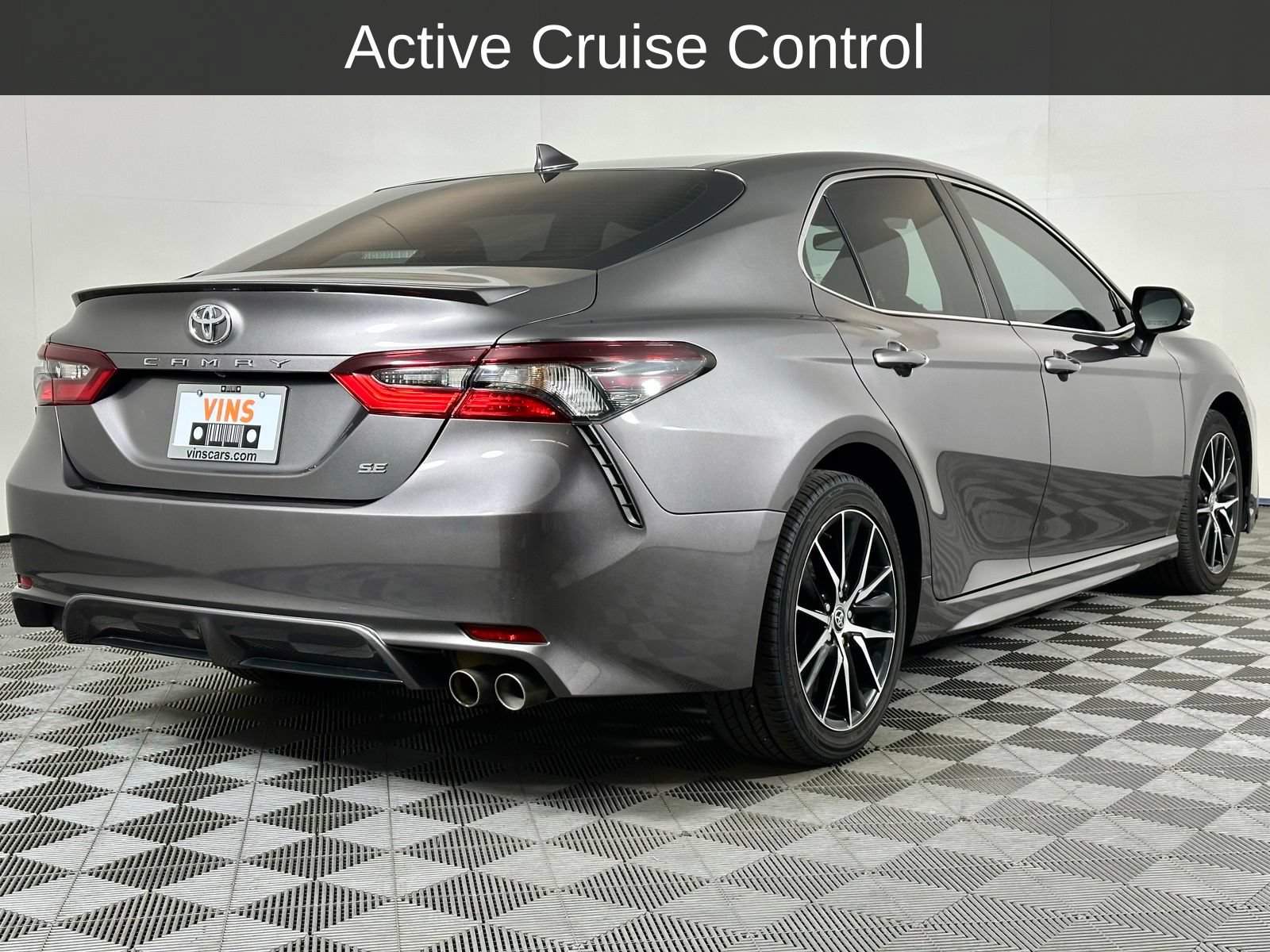 Used 2023 Toyota Camry SE FWD image 4