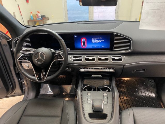 Used 2025 Mercedes-Benz GLE 450e 4MATIC w/ Driver Assistance Package image 18