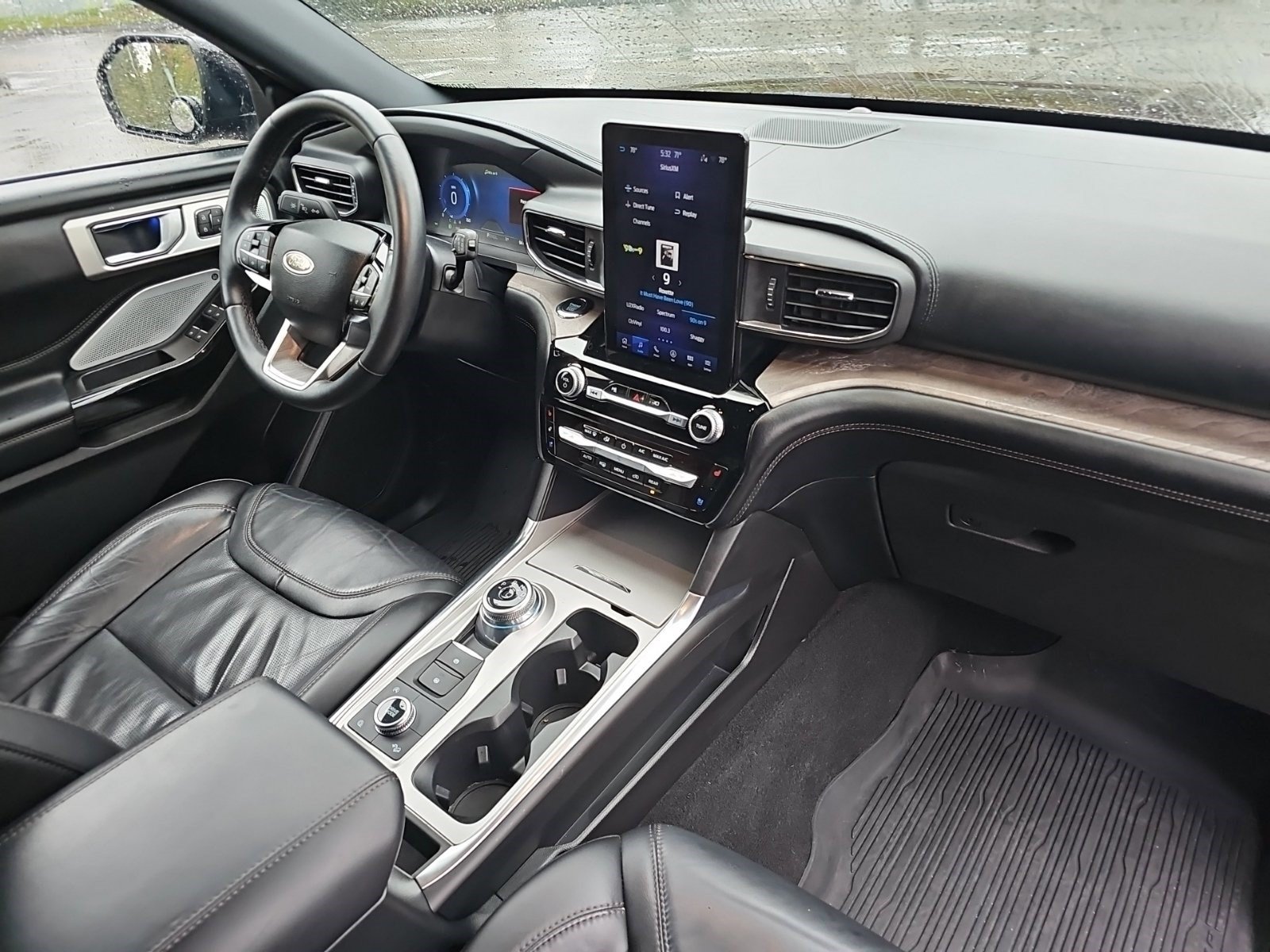 Used 2023 Ford Explorer Platinum w/ Technology Package AWD/4WD image 14