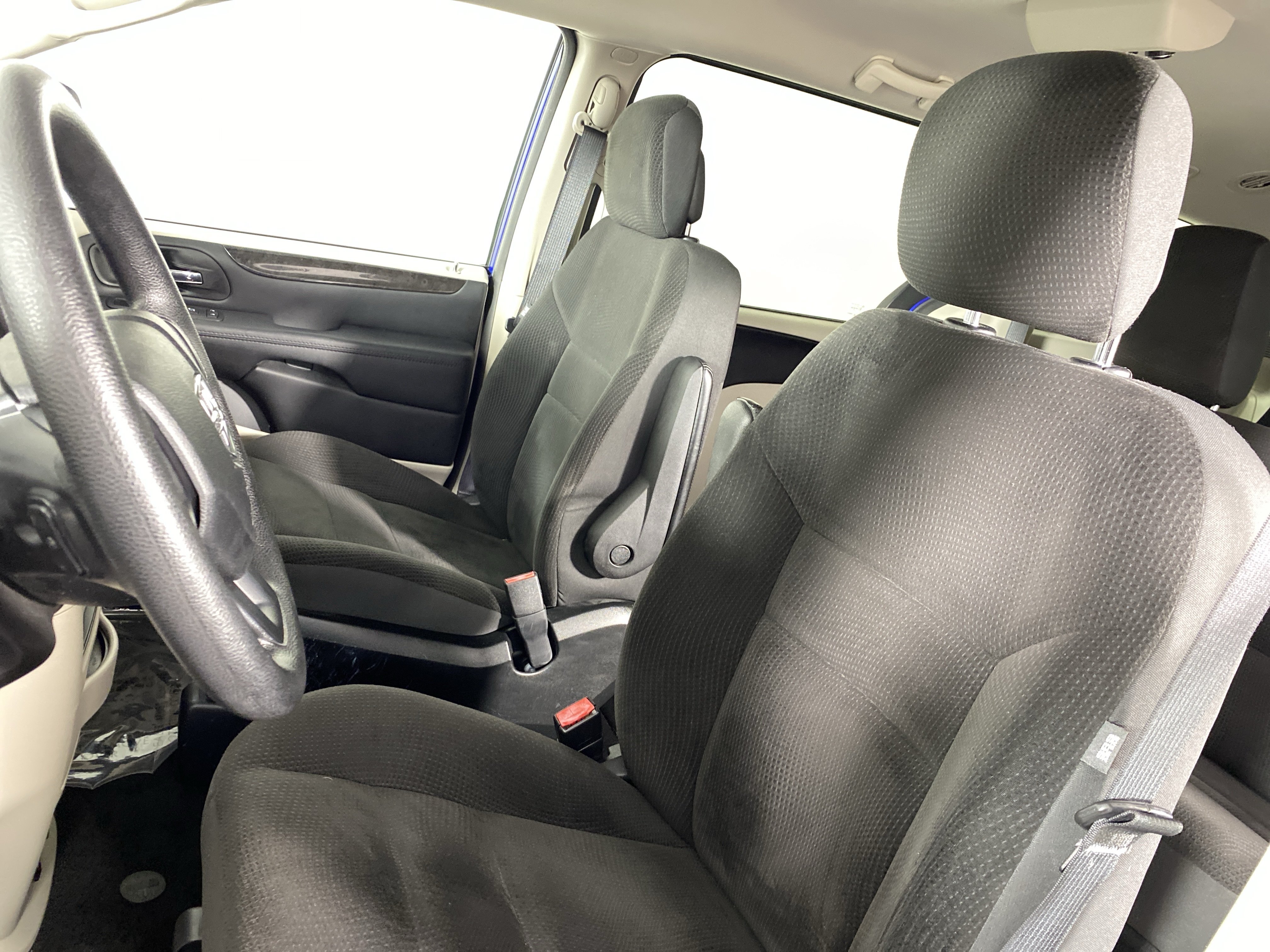 Used 2018 Dodge Grand Caravan SE w/ UConnect Hands-Free Group FWD image 14