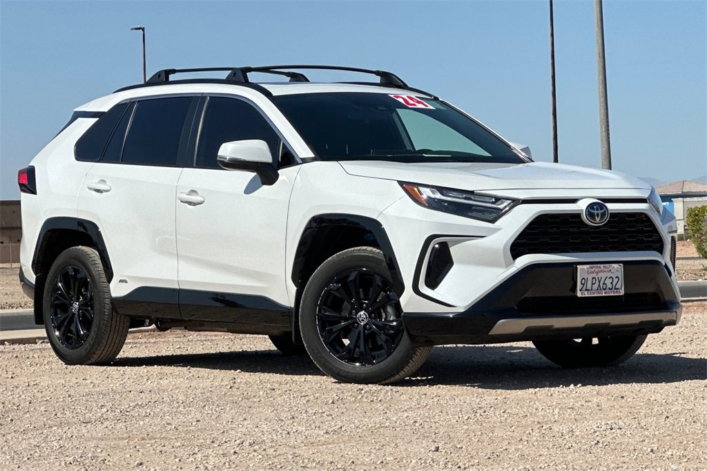 Used 2024 Toyota RAV4 SE image 2