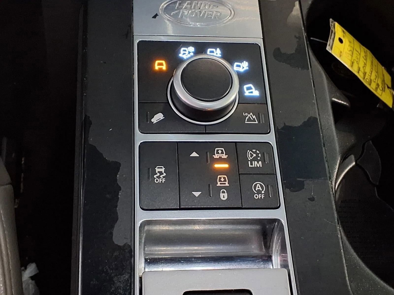 Used 2018 Land Rover Discovery SE image 26