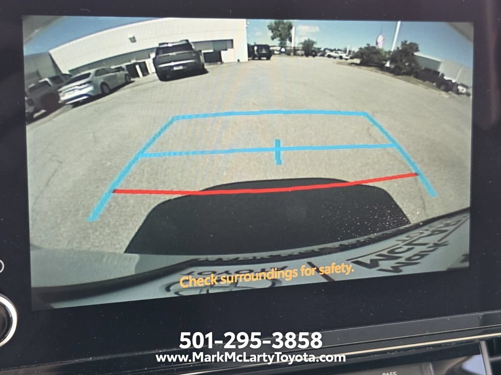 Used 2025 Toyota Sienna LE FWD image 19