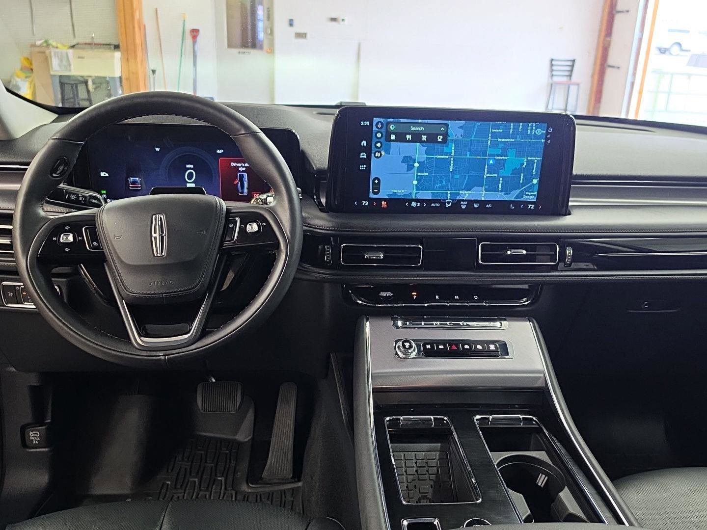 Used 2025 Lincoln Aviator AWD w/ Jet Appearance Package image 2