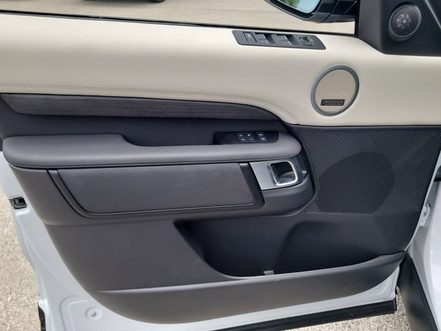 Used 2023 Land Rover Discovery Metropolitan Edition AWD/4WD image 19