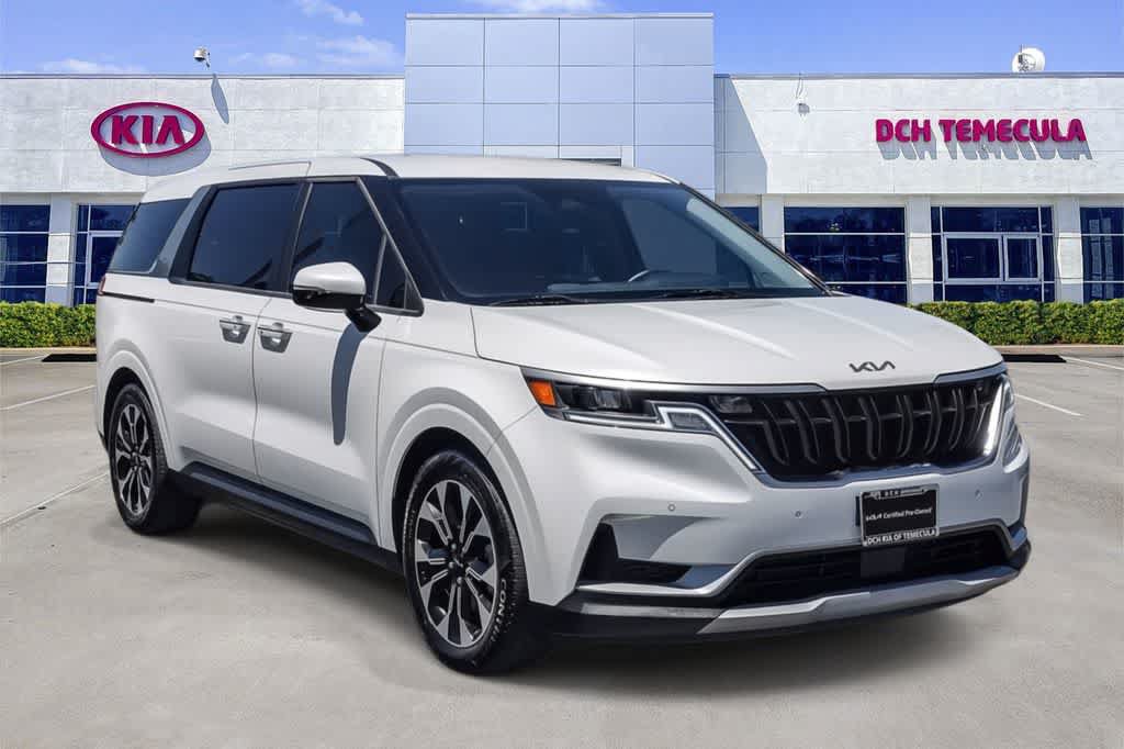 Certified 2023 Kia Carnival EX FWD image 3