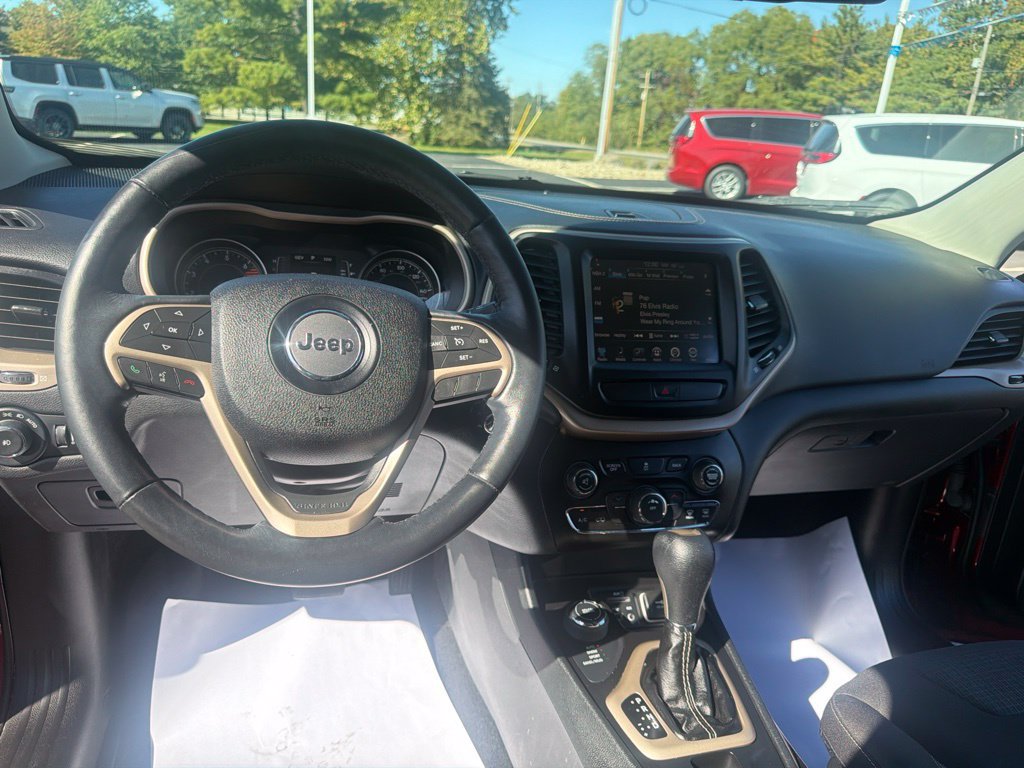 Used 2016 Jeep Cherokee Latitude w/ Cold Weather Group AWD/4WD image 33
