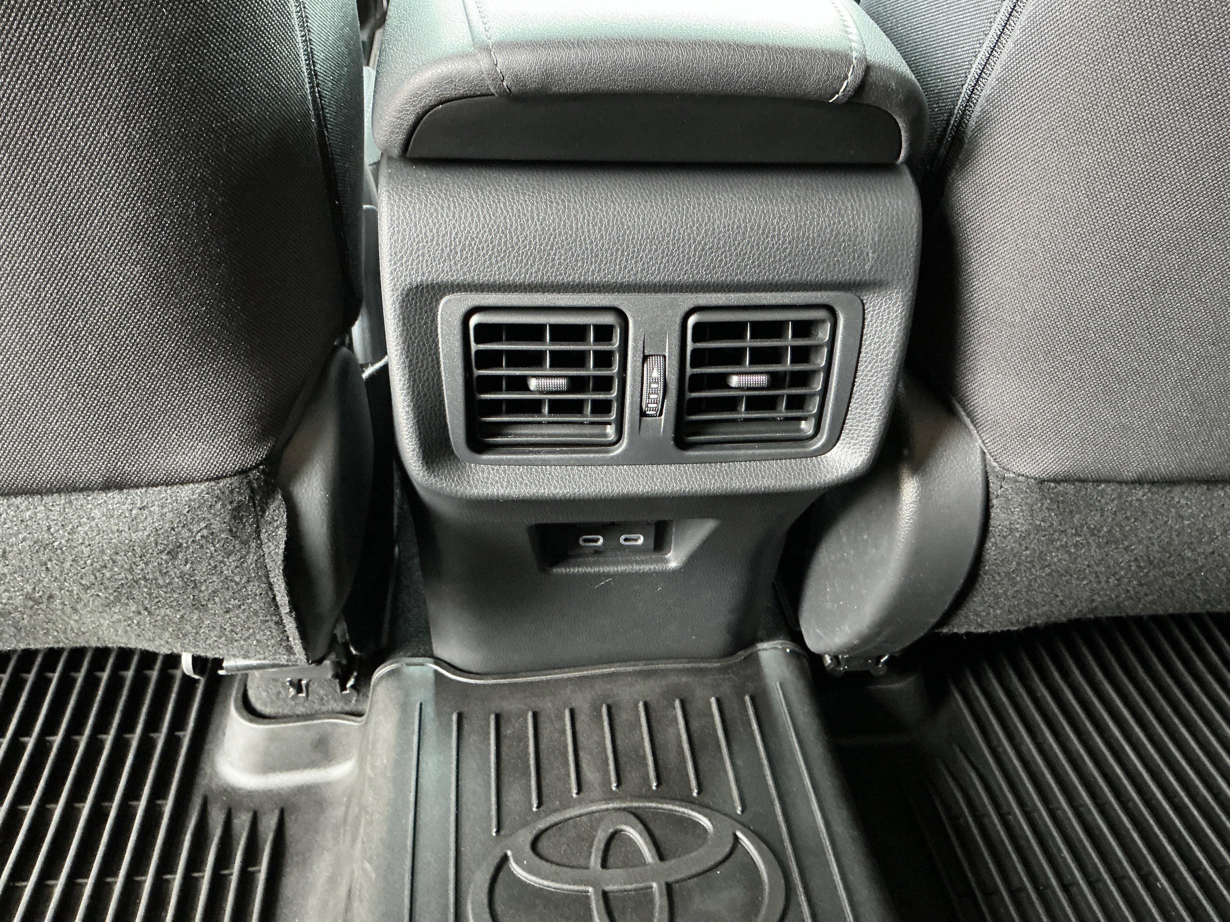 Used 2024 Toyota Venza LE image 32