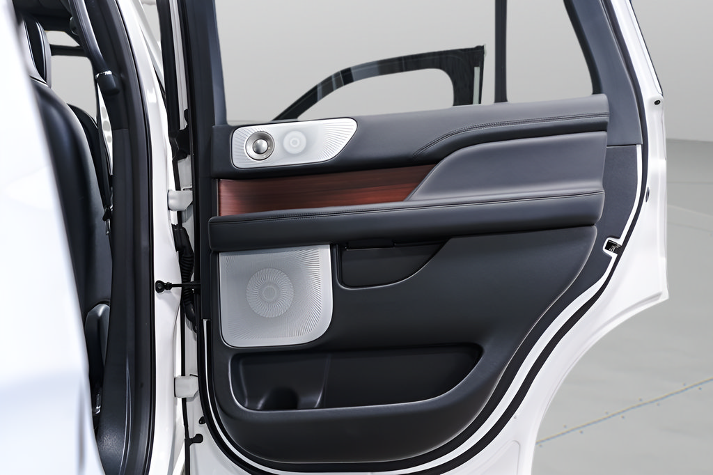Used 2023 Lincoln Navigator Reserve AWD/4WD image 37