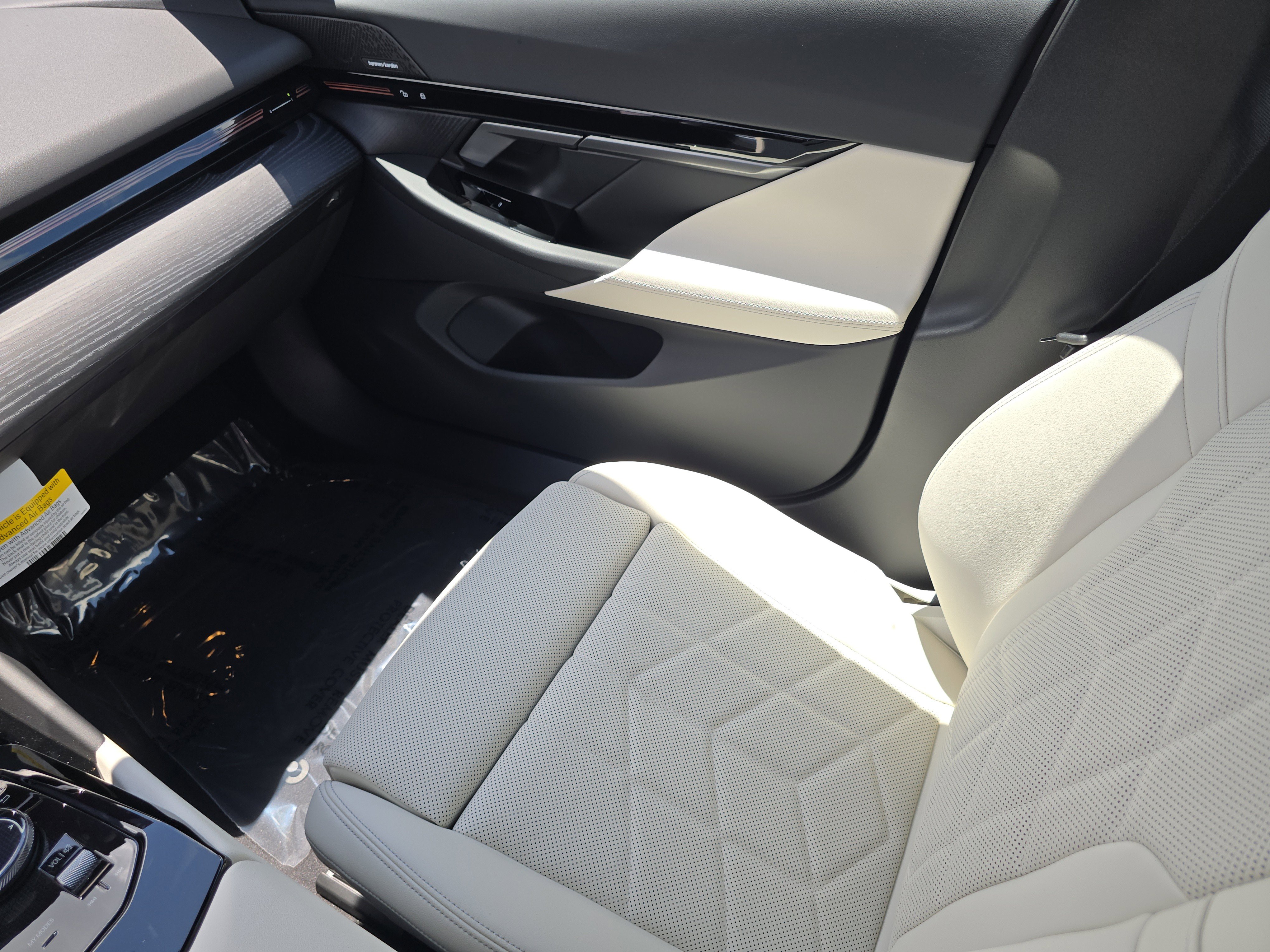 New 2026 BMW 530i xDrive w/ M Sport Package image 15