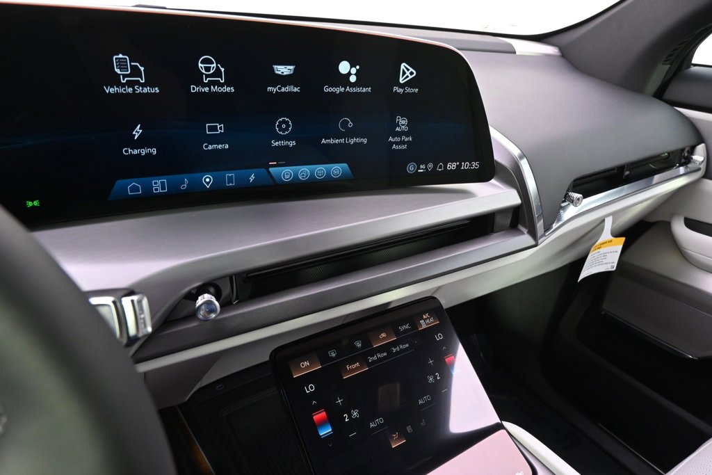 New 2026 Cadillac Vistiq Luxury w/ LPO, Floor Liner Package image 27